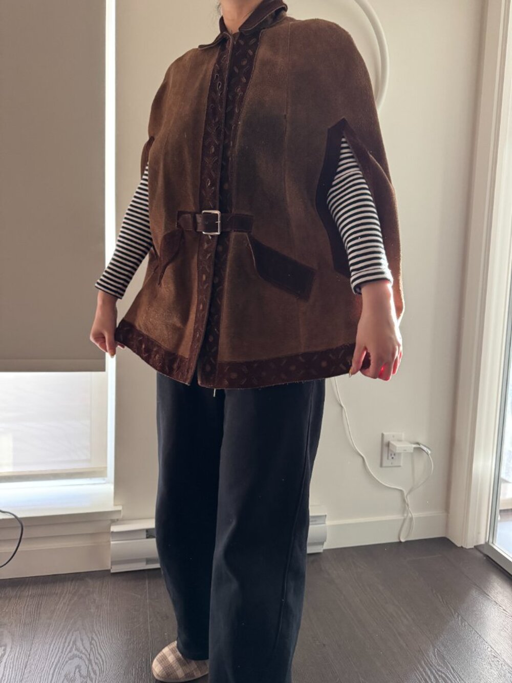 VINTAGE SUEDE CAPE PONCHO SIZE XS-S PREOWNED - Picture 15 of 16
